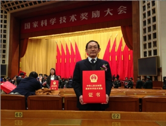 我所所長張?chǎng)谓淌诩捌鋱F(tuán)隊(duì)主持完成的科研項(xiàng)目榮獲國家技術(shù)發(fā)明二等獎(jiǎng)